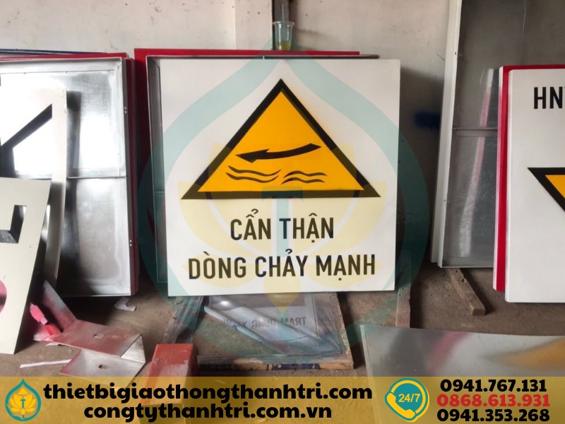 Cung cấp biển báo giao thông tại Khánh Hoà
