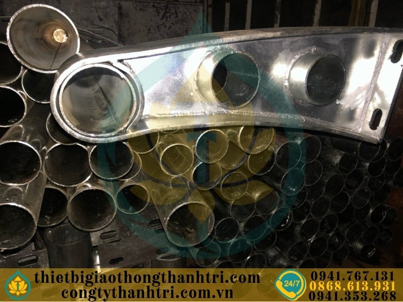 Cung cấp lan can cầu đường mạ kẽm nhúng nóng tại Hà Nam