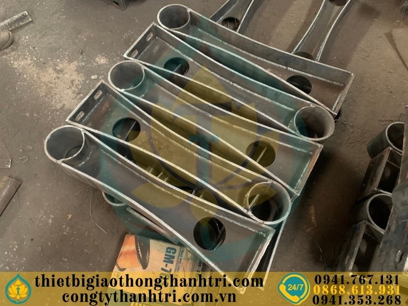 Cung cấp lan can cầu đường mạ kẽm nhúng nóng tại Quảng Nam Cung cấp lan can cầu đường mạ kẽm nhúng nóng tại Quảng Nam