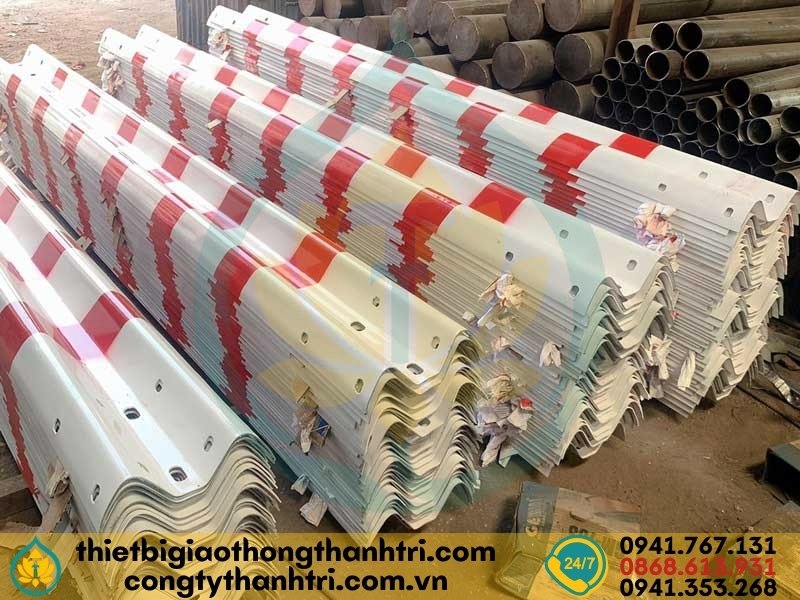 Sản xuất hộ lan tôn sóng tại xưởng Công ty TNHH Thành Tri