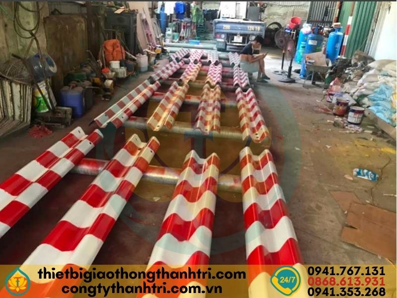 Sản xuất hộ lan tôn sóng tại xưởng Công ty TNHH Thành Tri